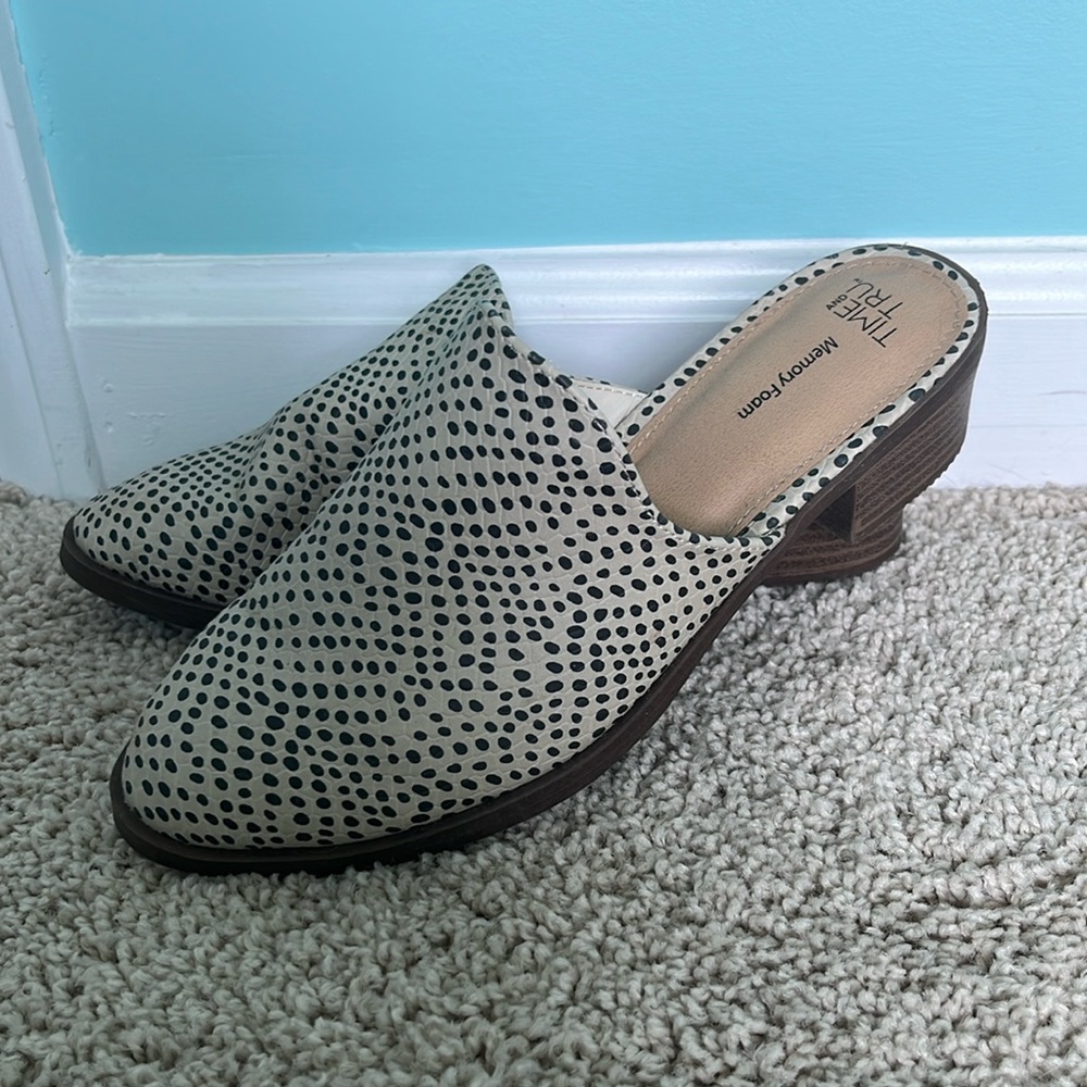 Time and Tru women’s slip on mules size 6